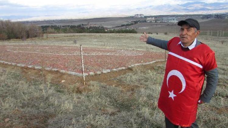 Bayrakçı Dededen 15 Temmuz şehitleri için 1002 metrekarelik bayrak