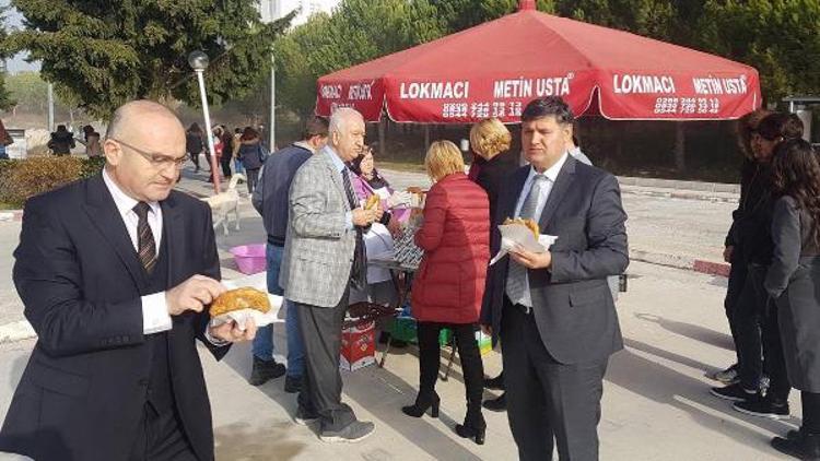 Turizm fakültesi hocasını unutmadı