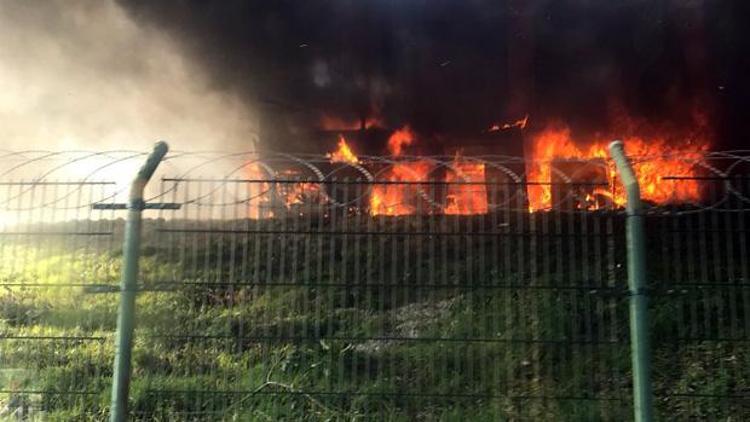 Otogarda yangın paniği Otobüs alev alev yandı