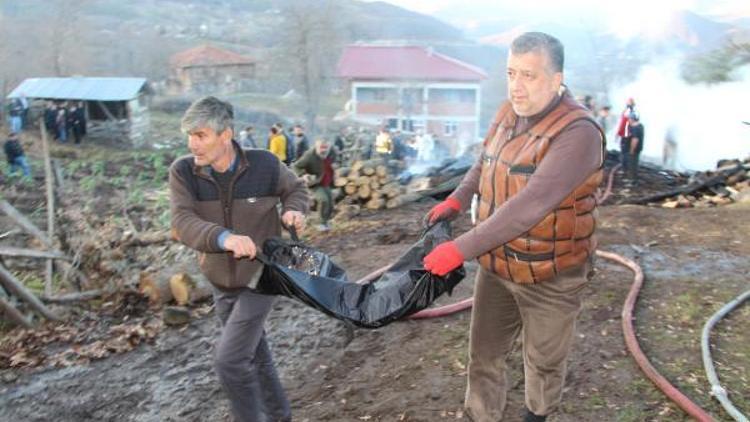 Köydeki yangında 3 çocuk öldü (4)