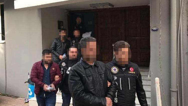 İzmirde 157 kilo esrar, 135 bin uyuşturucu hap ele geçirildi