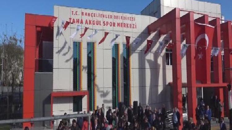 Milli güreşçi Taha Akgülün adı Bahçelievlerde spor merkezine verildi
