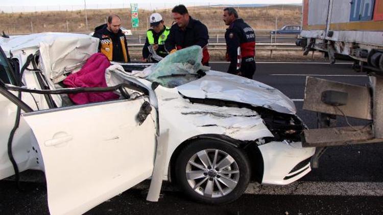 Sürücünün öldüğü annesinin yaralandığı kazada, otomobilin hız kadranı 130da takılı kaldı