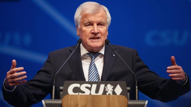 Seehofer yeniden CSU genel başkanı