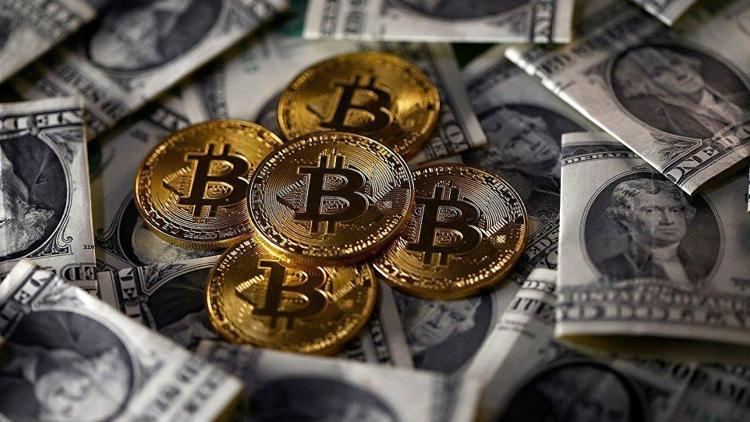 Bitcoin milyoneri kazandığı paraları dağıtıyor