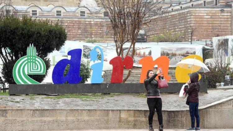 Edirnede sağanak; araçlar yolda kaldı, evleri su bastı