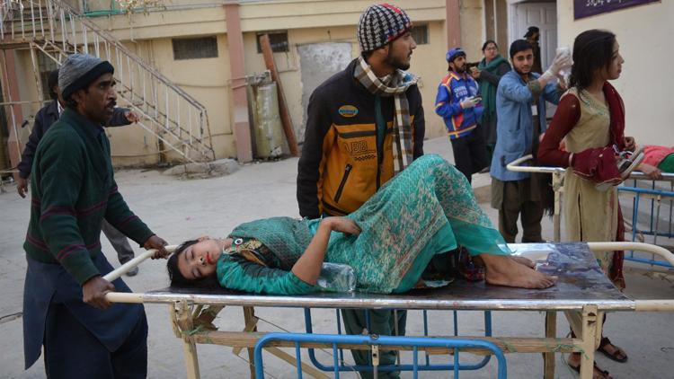 Pakistanda kiliseye intihar saldırısı Ölü ve yaralılar var
