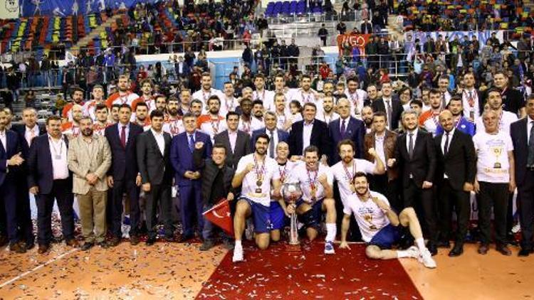 Erkekler Kupa Voleyde şampiyon Halkbank