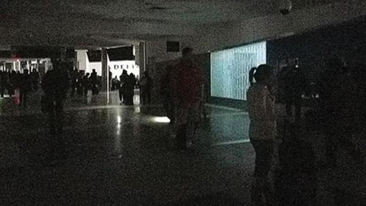 Dünyanın en yoğun havalimanında elektrik kesintisi şoku