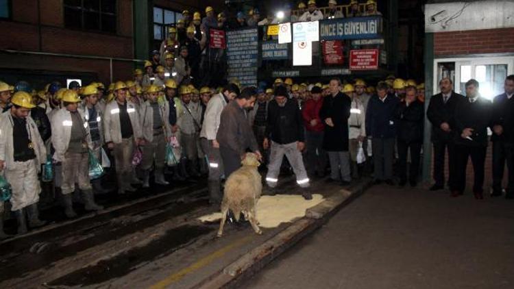 Zonguldakta ölen maden işçisi dualarla anıldı