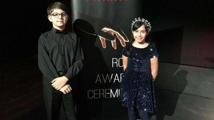 Çifte birincilik kazanan harika çocuklar, Romada ödüllerini aldı