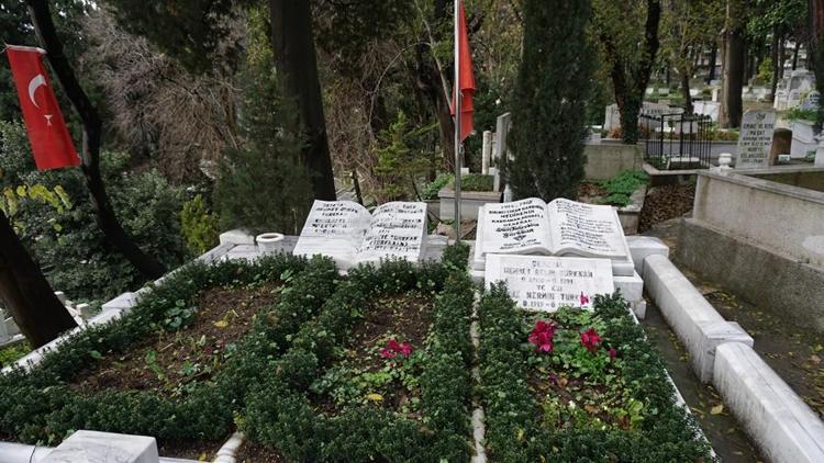 Sürekli Türk Bayrağı dalgalanıyor... İşte kahramanın mezarı
