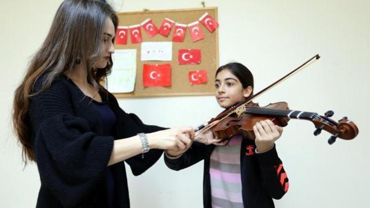 Van Büyükşehir Belediyesi çocuklara müzik kursu veriyor