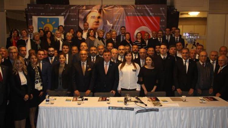 İYİ Parti İzmir’deki yönetimi tanıttı