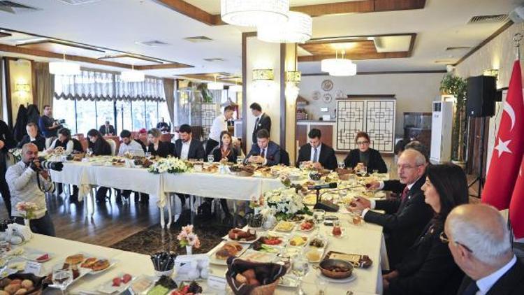 Kılıçdaroğlu, Ankarada gazetecilerle bir araya geldi