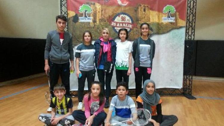 Nizipli gençlerin badminton başarısı