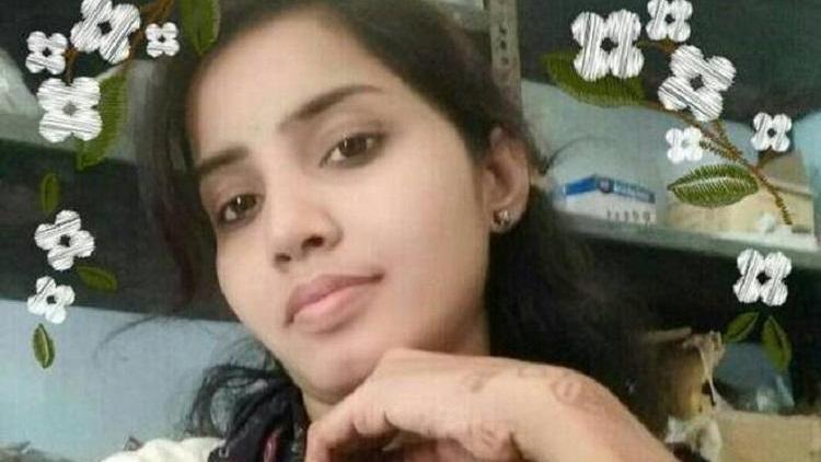 Hintli kadın yanarak hayatını kaybetti
