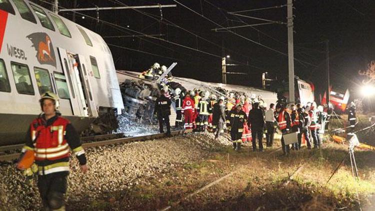 İki ülkede tren kazası: 24 yaralı