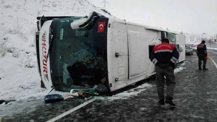 Yozgatta yolcu otobüsü devrildi: 1 ölü, 21 yaralı