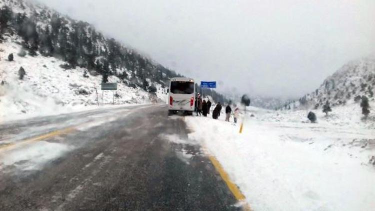 Kar, Akseki- Seydişehir yolunda ulaşımı aksattı