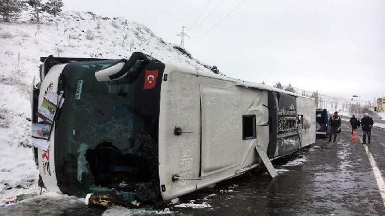 Yozgatta yolcu otobüsü devrildi: 1 ölü, 20 yaralı