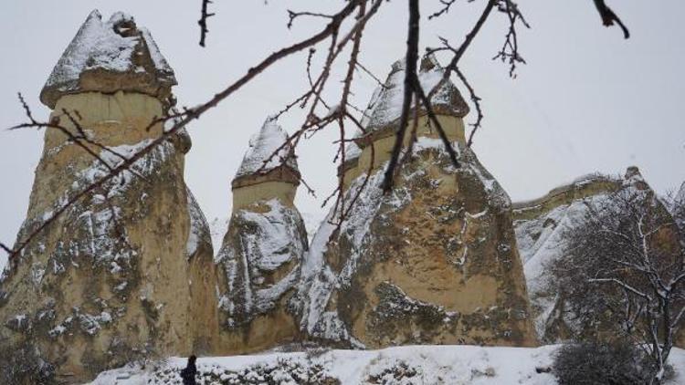 Kapadokya, güne kar ile uyandı