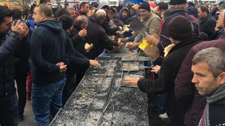 Hamsi festivalinde 5 ton hamsi dağıtıldı