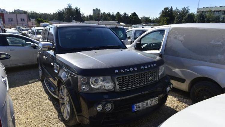 Lüks otomobiller, otoparkta çürümeye terk edildi