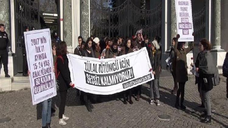 İstanbul Üniversitesi önünde Zülal Tütüncü prdotestosu