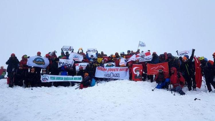 Kadına şiddete tepki için Hasandağına zirve tırmanışı