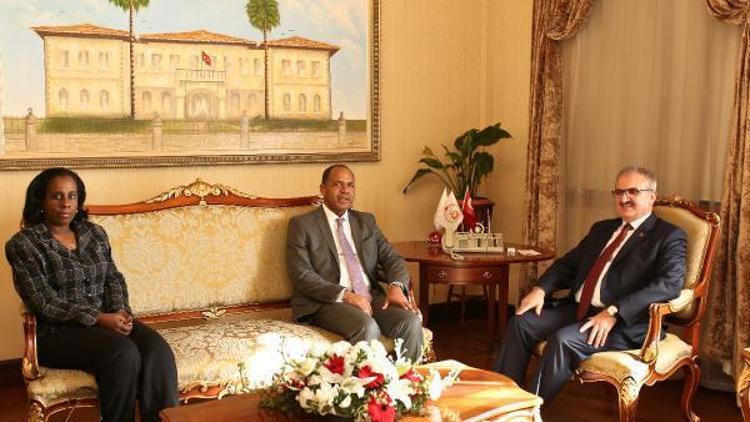 Küba büyükelçisi Nunez, Vali Karaloğlunu ziyaret etti