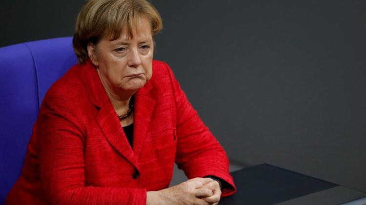 Merkele destek günden güne eriyor