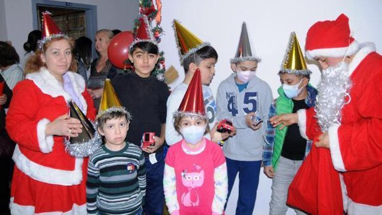 Talasemili çocuklar için yılbaşı kutlaması