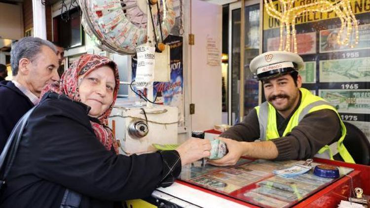 80lik Ayşen nine, otomobil hayalini çeyrek bilete bağladı