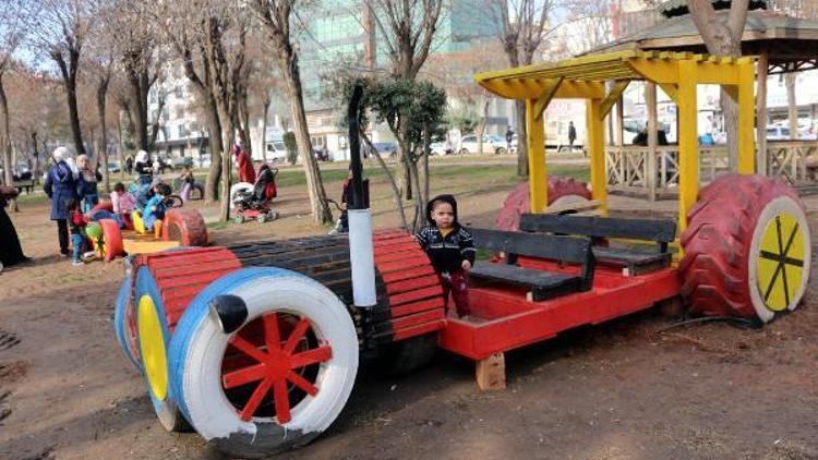 Batmanda eski lastikler artık olaylarda değil, çocuk parkında kullanılıyor