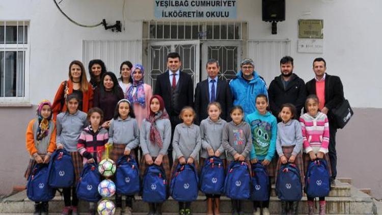 Yeşilbağ Kız Futsal Takımına yardım