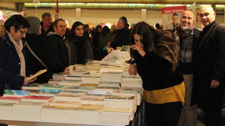 ‘Türk toplumu Türkçe kitaplara hasret’