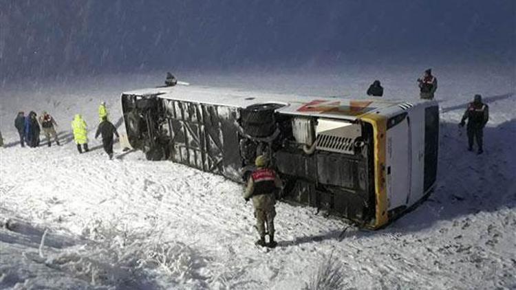 Erzurumda yolcu otobüsü devrildi: 18 yaralı