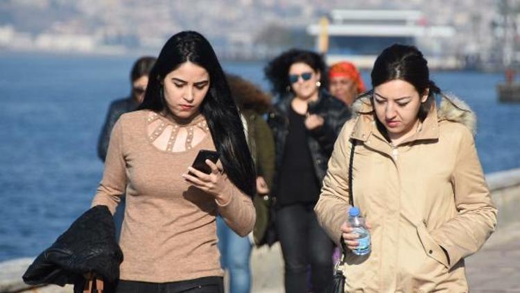 İzmirliler Kordonda güneşin tadını çıkardı