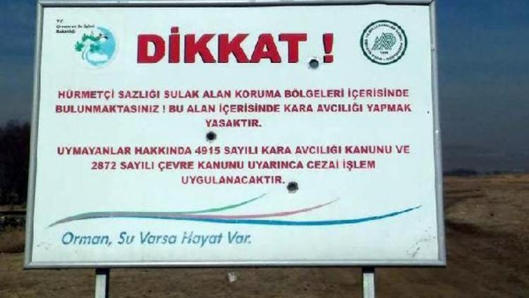 Hürmetçi  Sazlığında  kurşun izli sulak alan levhası