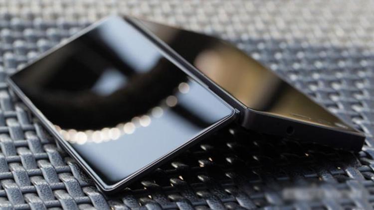 Samsungdan çift ekranlı katlanabilir telefon