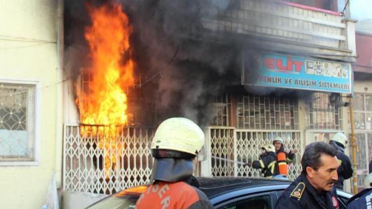 Suriyelilere ait dükkanda yangın çıktı