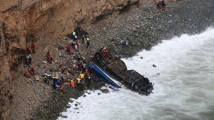Peruda otobüs faciası 48 kişi öldü