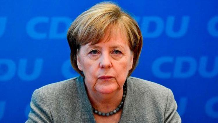 Merkel koalisyon için SPD ile görüşmelere başladı