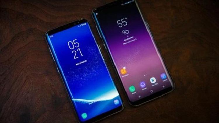 Samsung Galaxy S9 ve Galaxy S9 Plus yan yana