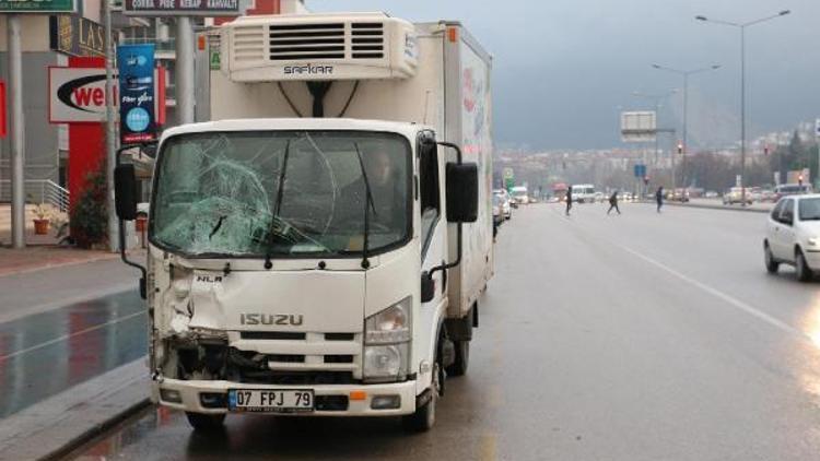 Denizlide kamyonetin çarptığı kadın öldü