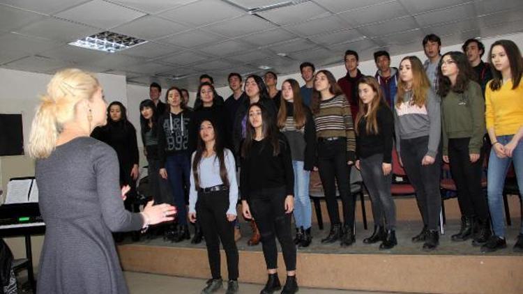 35 kişilik öğrenci korosu Ambrossia destek bekliyor