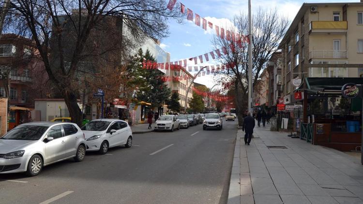 Bahçeli 7. Cadde’de görüşler farklı, sorun ortak: otopark