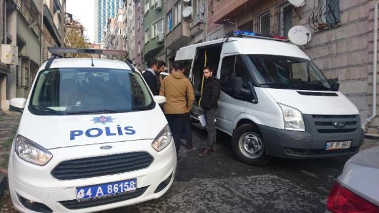 fotoğraflar//Beyoğlunda bir polis evinde ölü bulundu