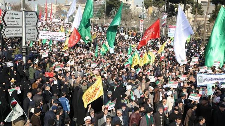 Milyonlarca İranlı devrime bağlılık yürüyüşü gerçekleştirdi